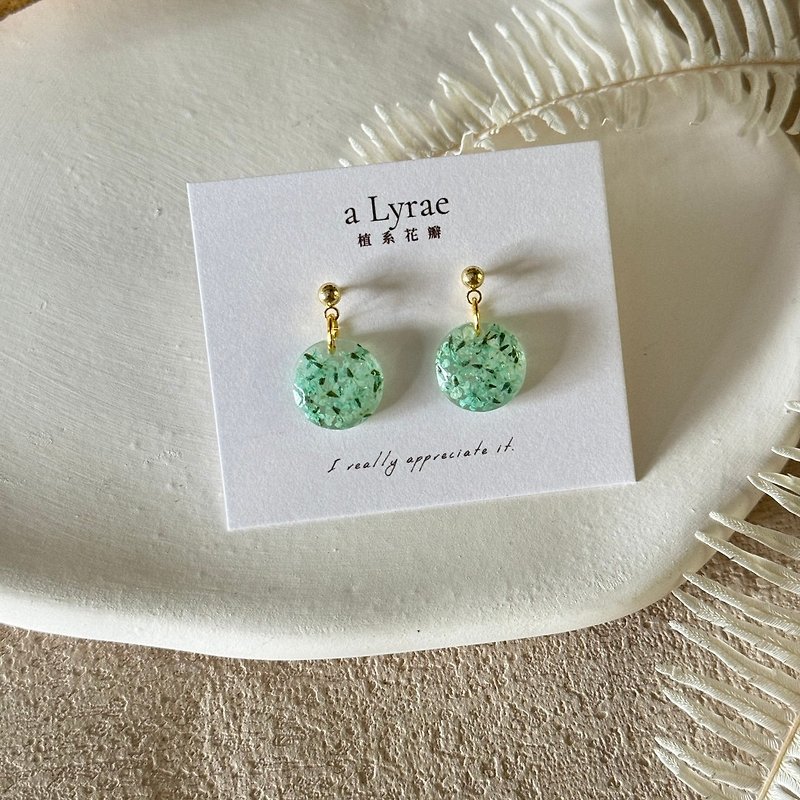 Hand-made 14k gold-plated simple earrings with full floral pattern (lake green) - ต่างหู - วัสดุอื่นๆ สีเขียว