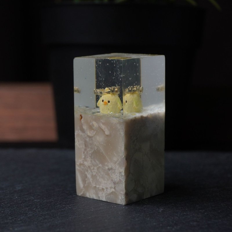 客製化手工印章-|皇冠小雞樹脂老巴林印章 2.2x2.2 CM|篆刻印章 - 印章/印台 - 石頭 