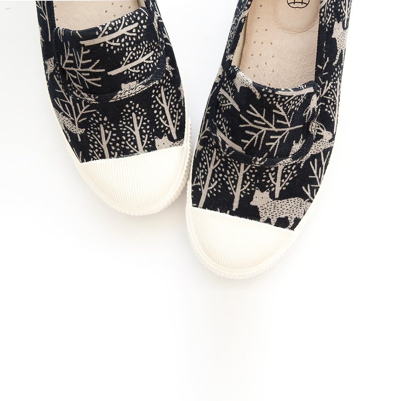 Fruit Day | Fox and Bunny Flower. Plush. Dark blue background. Leather insole. Japanese cloth. Forest Department - Women's Casual Shoes - Cotton & Hemp Blue