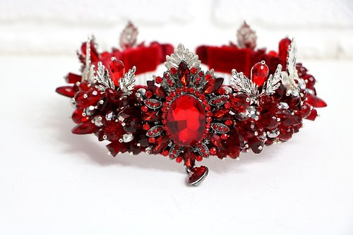 Designer beaded jewelry by Mariya Klishina Red and silver crystals crown Beaded tiara Red royal diadem Bridal crown
