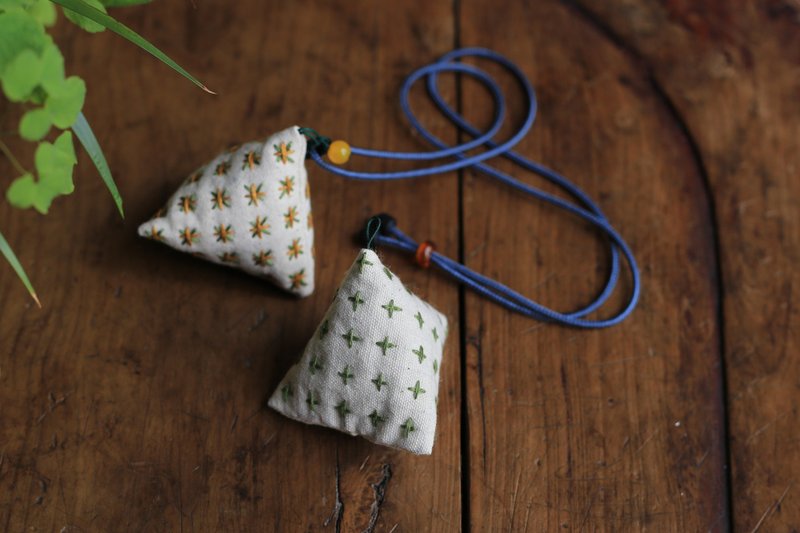 A dyed finger sachet | Embroidered triangular zongzi | Long and short ropes DIY as you like - Charms - Cotton & Hemp 
