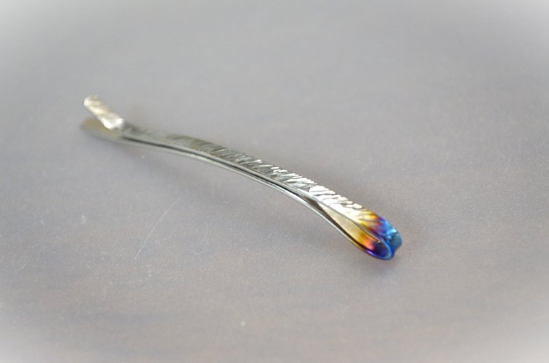 Titanium hairpin, pure titanium hairpin, sharp hammered finish, Butt Blue C63mm - เครื่องประดับผม - โลหะ สีเงิน