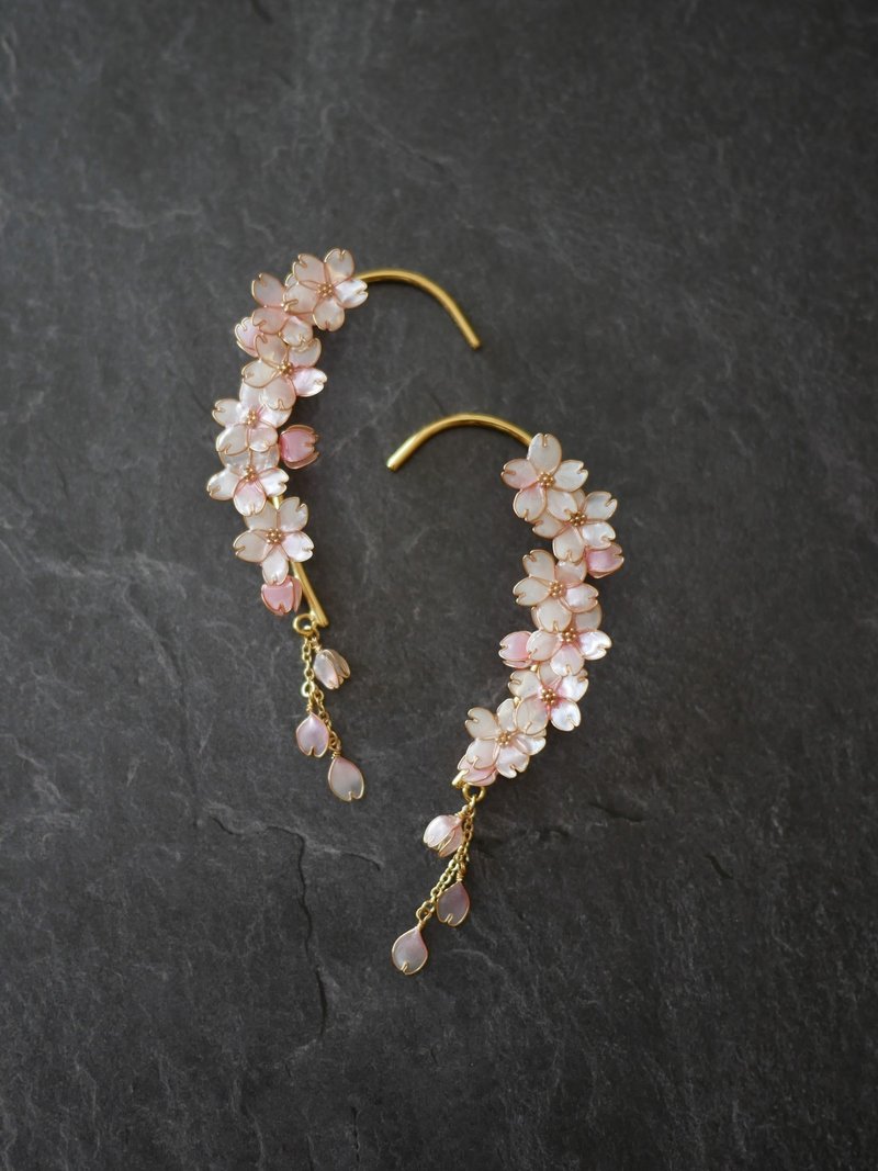 Weeping cherry blossom ear hook for Binaural - ต่างหู - เรซิน สึชมพู