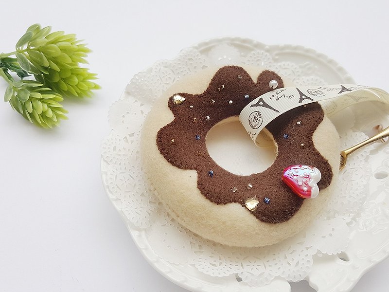 Donuts甜甜圈吊飾/鑰匙圈( 原味巧克力) - 鑰匙圈/鑰匙包 - 聚酯纖維 卡其色