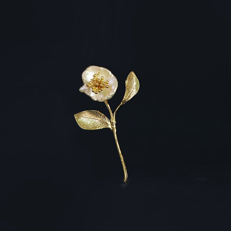 Plant flower form brooch gold - plated delicate corsage shaped freshwater pearl - เข็มกลัด - เครื่องประดับ 