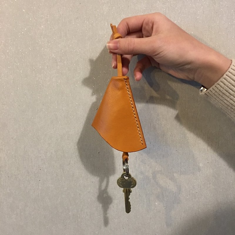 Handmade leather vegetable tanned leather Key key bag gift customization - Keychains - Genuine Leather Orange