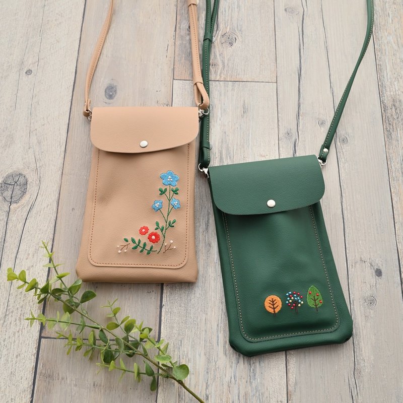 スマホポシェット BIGポケット 【 刺繍 北欧風 】 スマホショルダー 長さ調整 手ぶら 北欧 木 花 A182I - 側背包/斜背包 - 真皮 綠色