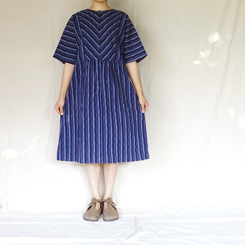 BajuTua / vintage / ancient blue striped sleeve dress - ชุดเดรส - ผ้าฝ้าย/ผ้าลินิน สีน้ำเงิน