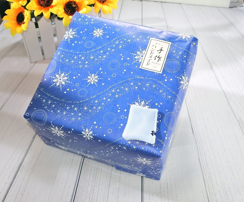 Plus purchase goods - packing box + wrapping paper - Other - Paper 