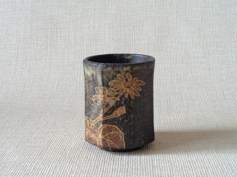 八角湯のみ 金彩つわぶきb - 茶壺/茶杯/茶具 - 陶 黑色