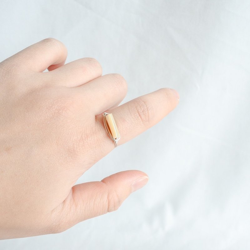 Shell – Long & Slim – Silver ring – Natural Stone Ring - 戒指 - 其他金屬 白色