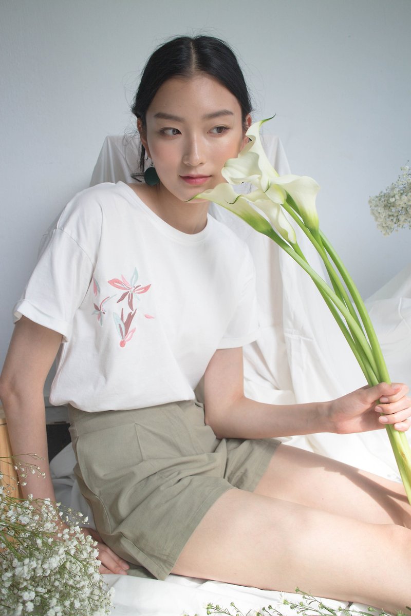Windflower Embroidery Tee (White) - Women's T-Shirts - Cotton & Hemp White