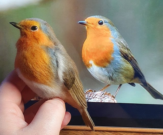 フェルトのおもちゃの鳥ロビン-フェルトの手作りのおもちゃ-ウールの