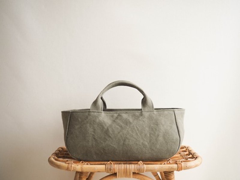 Made-to-order [MILITARY TWILL] Round tote with lid Yokonaga Moss Green - Handbags & Totes - Cotton & Hemp Khaki