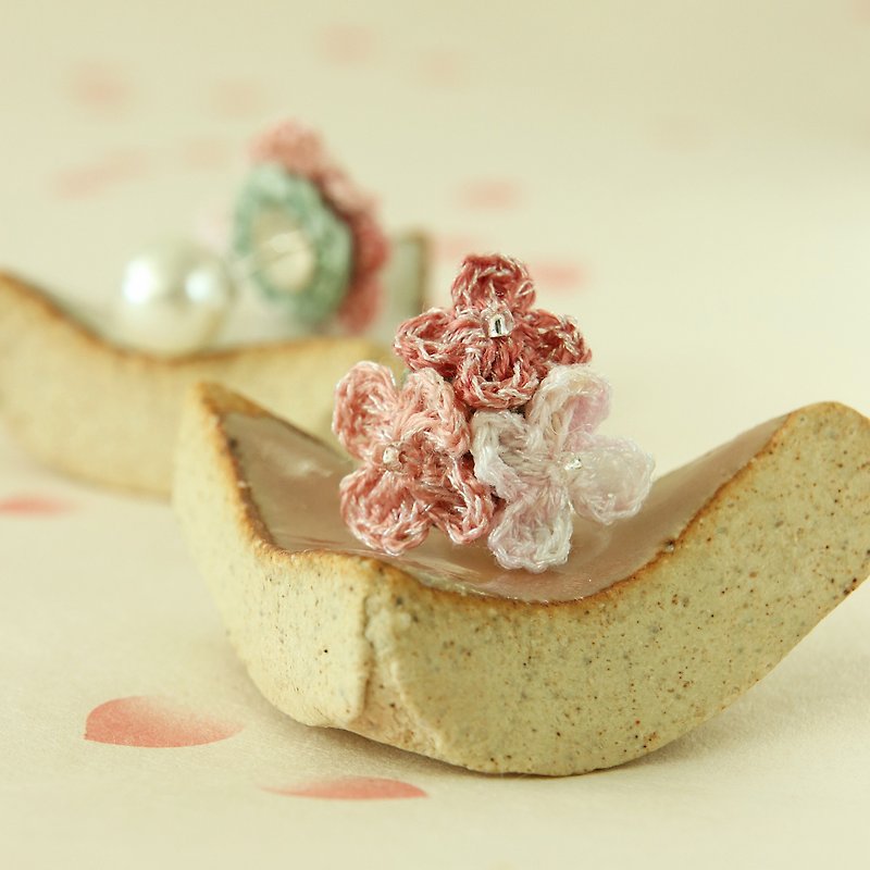 Rain Flower Earring Baked Pink Col Hand-Crocheted SV925 Pierce/ EarClip OK - Earrings & Clip-ons - Thread Pink