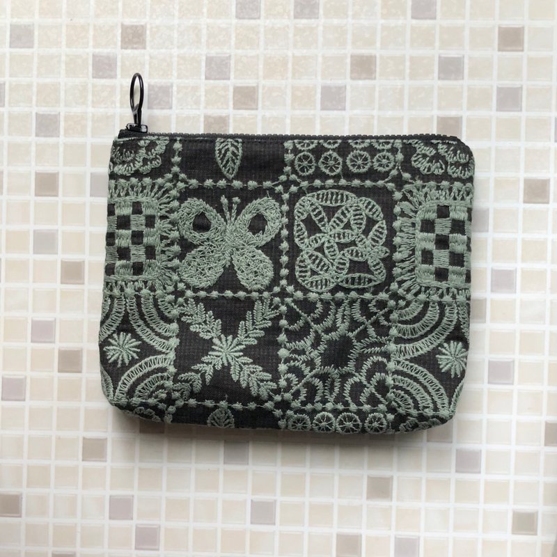 mina perhonen forest tile latest color all-over embroidery butterfly handmade pouch - กระเป๋าเครื่องสำอาง - ผ้าฝ้าย/ผ้าลินิน สีนำ้ตาล