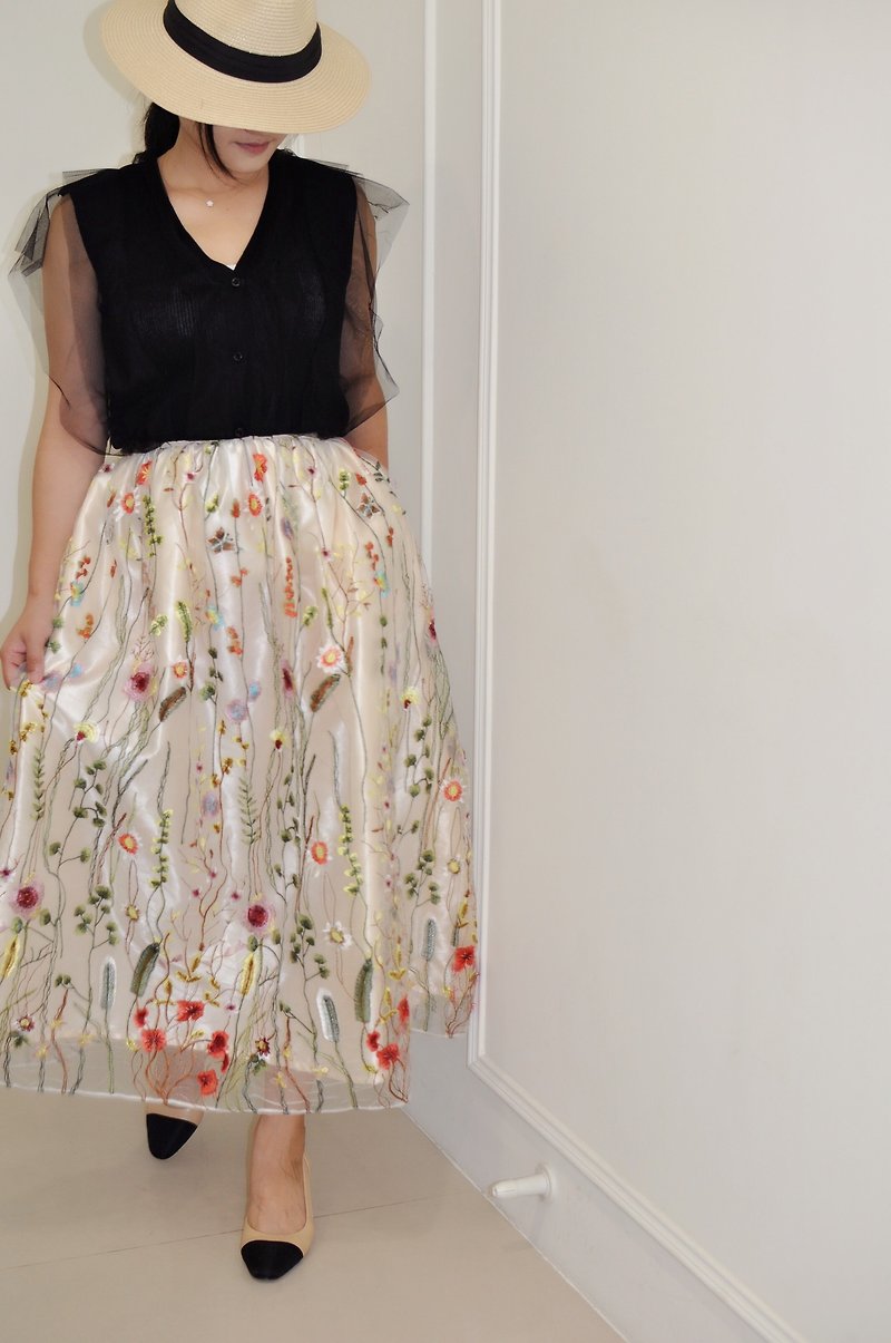 Flat 135 X Taiwanese designer vine embroidery lace fabric lace skirt gauze skirt elastic waist - Skirts - Polyester Gold