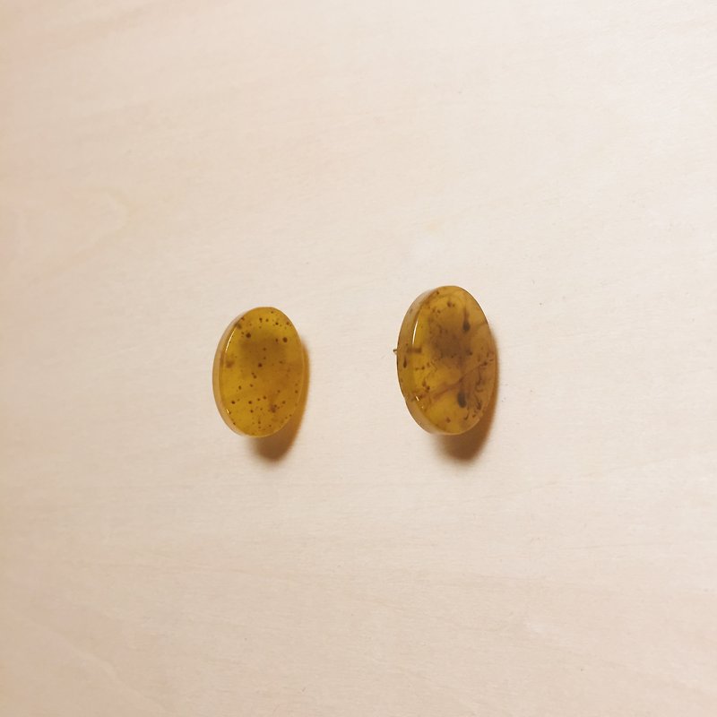 Resin Earrings & Clip-ons Orange - Vintage carved amber mayfly shiny oval earrings