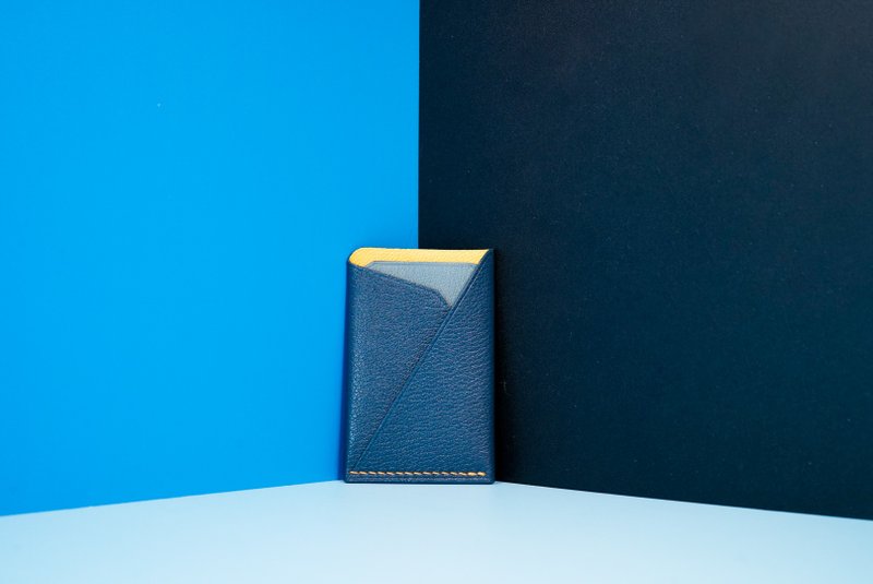 輕便皮革卡片套  簡約 手工製作【自由拼色加刻字 可客製】深藍色 - 名片夾/名片盒 - 真皮 藍色