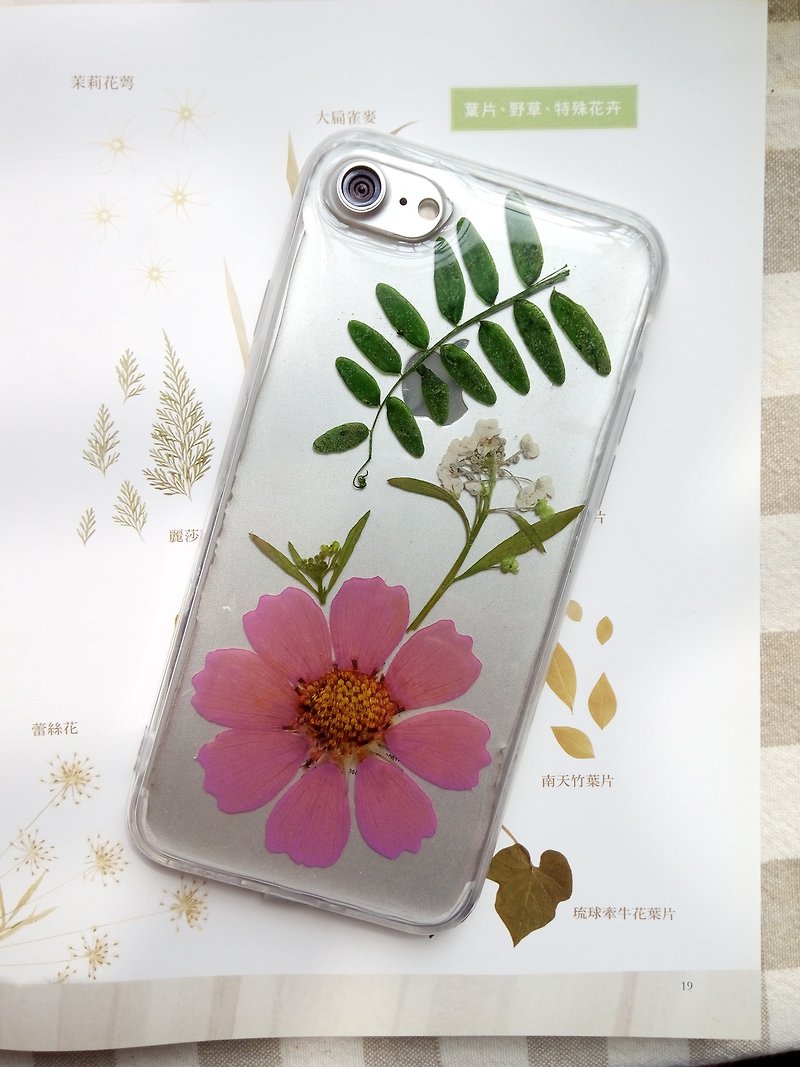 Pressed flower phone case, iPhone 8 plus, iPhone 7 plus, Purple cosmos - Phone Cases - Plastic Pink