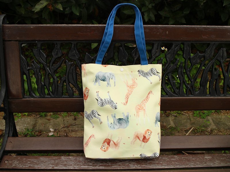 Zebra Lion Elephant Giraffe Tote Bag Tote Bag Canvas Bag Side Backpack Trash Bag - กระเป๋าถือ - ผ้าฝ้าย/ผ้าลินิน สีเหลือง