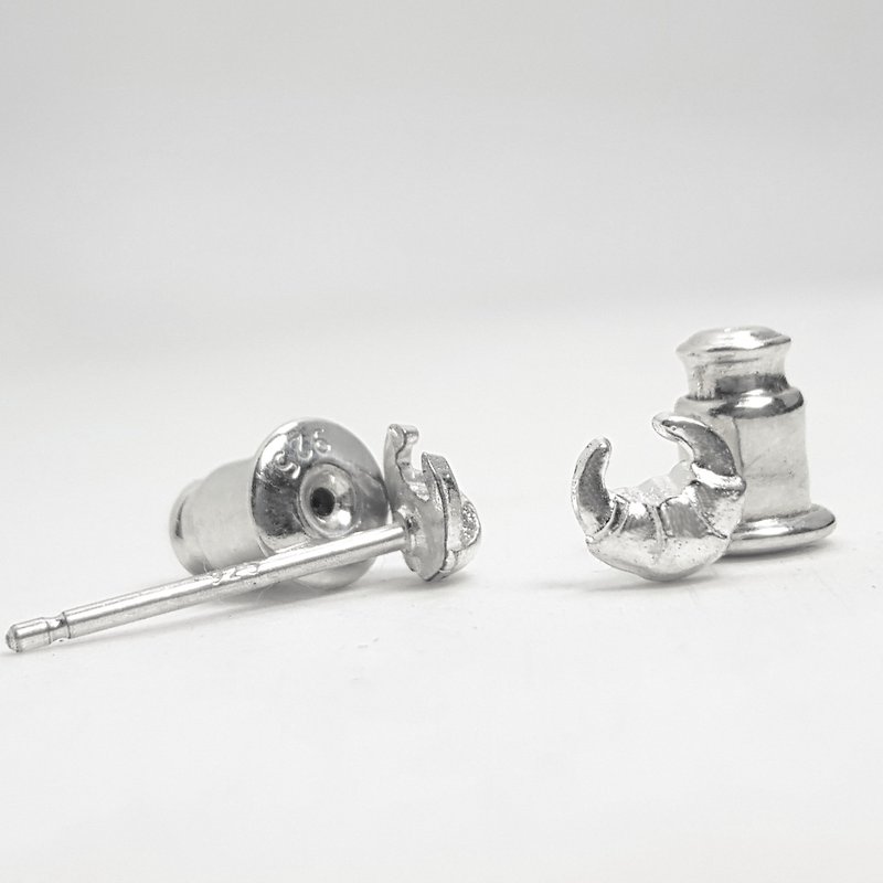 E5 Style-925 Sterling Silver Ear Pins (1 Pair)-Croissant Shape - ต่างหู - เงินแท้ สีเงิน