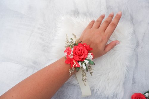 Wedding flower wrist corsage sunflower, yellow, floral bracelet - Shop  petalsdesignstudio Corsages - Pinkoi