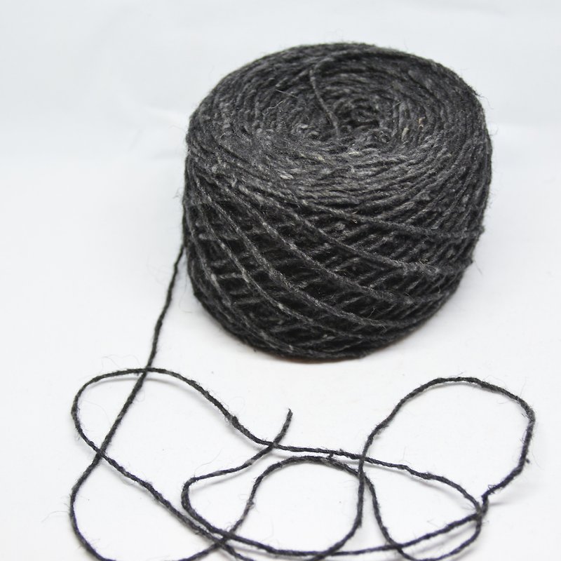 Hand twist wool mixed with Linen cord - black - fair trade - เย็บปัก/ถักทอ/ใยขนแกะ - ขนแกะ สีดำ