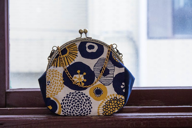 [Nordic flower handle] gold bag / side backpack / clutch / storage bag - กระเป๋าแมสเซนเจอร์ - ผ้าฝ้าย/ผ้าลินิน สีน้ำเงิน