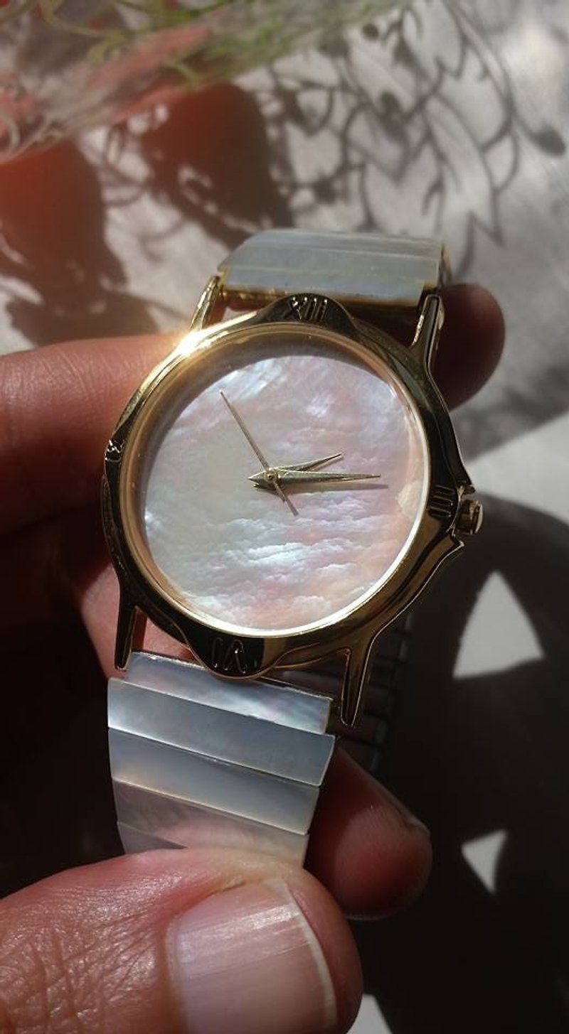 【Lost And Find】 Natural Mother of pearl watch - Women's Watches - Gemstone White