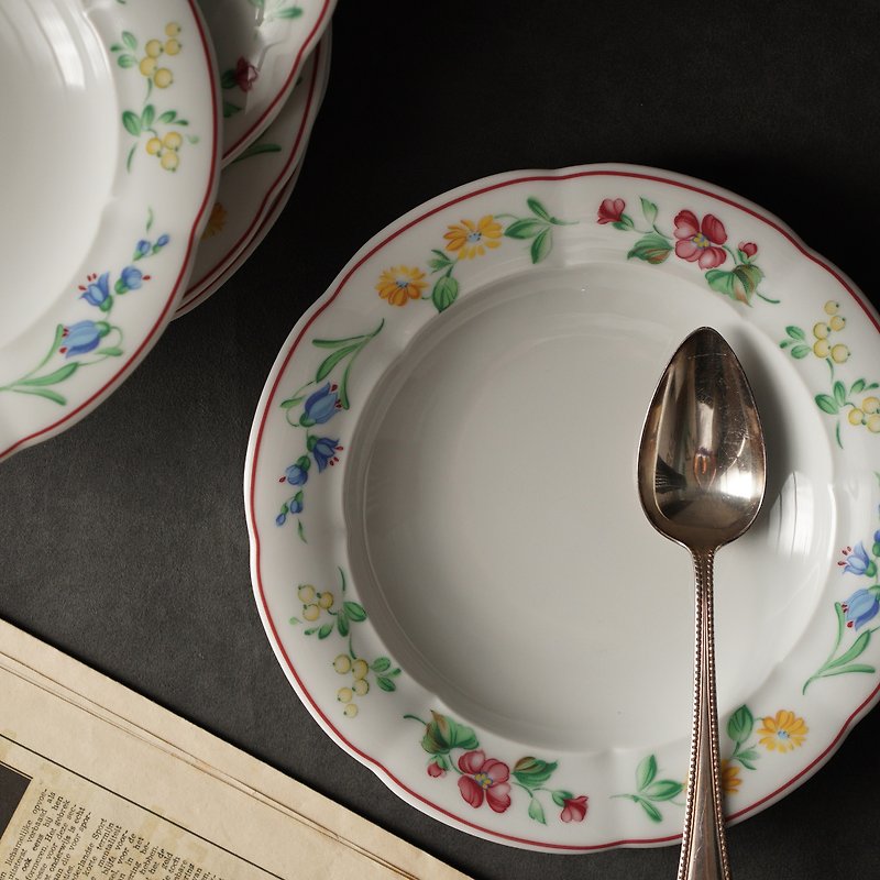 Vintage Bavarian pasta / soup plates with floral design made by Mitterteich - จานและถาด - เครื่องลายคราม หลากหลายสี