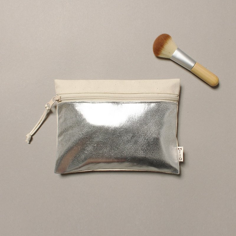 銀LayBagシャイニングは、小さな袋が収納された化粧品のパッケージを居眠り - クラッチバッグ - コットン・麻 シルバー