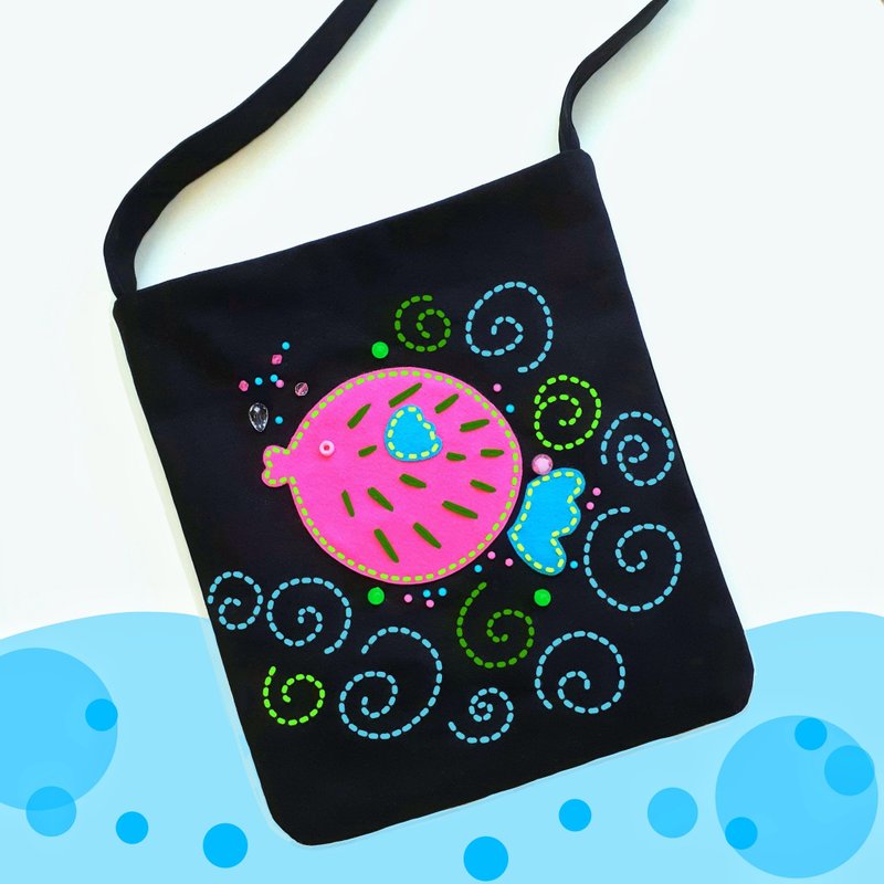 12x14 inch tote. Fun and original with hand-stitched design with felt and beads - 其他 - 其他材質 