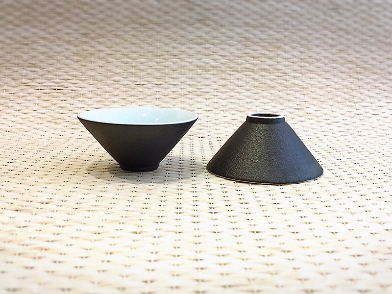 Craft boutique black glaze porcelain cup - ถ้วย - ดินเผา 