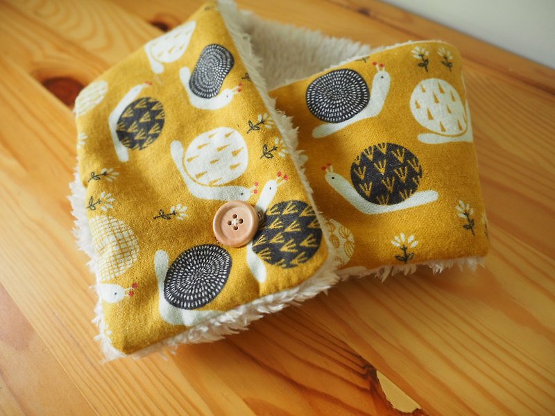 手縫いの暖かいスカーフと黄色のカタツムリ柄のネックスカーフ - スタイ - コットン・麻 オレンジ