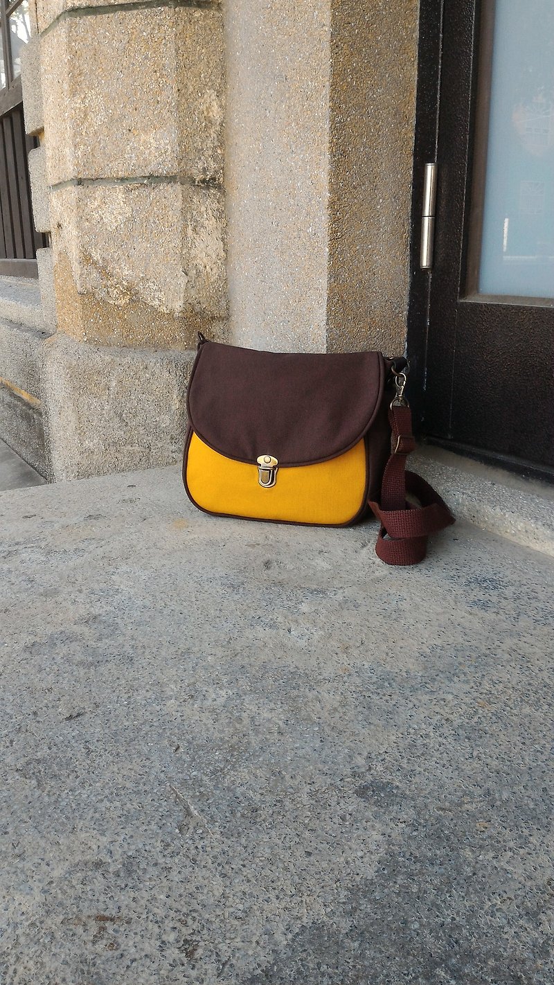 Yellow coffee canvas messenger bag - กระเป๋าแมสเซนเจอร์ - ผ้าฝ้าย/ผ้าลินิน 