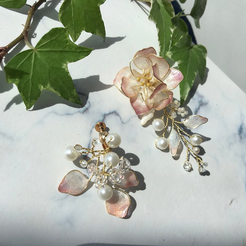 Bridal earrings crystal flowers - Earrings & Clip-ons - Resin Pink