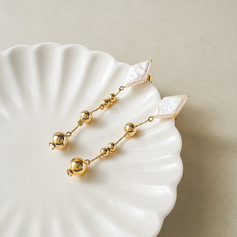 Pearl Earrings & Clip-ons Gold - Lucky Lozenge Freshwater Pearl Earrings [Gold]