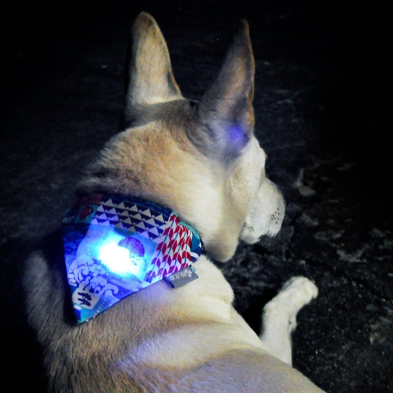 Luminous Dog Scarf Dog Scarf Luminous Scarf Luminous Mount Fuji Totem - ชุดสัตว์เลี้ยง - ผ้าฝ้าย/ผ้าลินิน สีน้ำเงิน