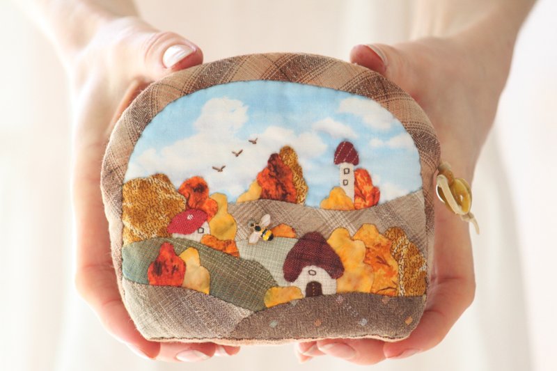 Medium Cosmetic Bag with Handcrafted Autumn Appliqué - Stylish Organizer. - 化妝包/收納袋 - 其他材質 多色