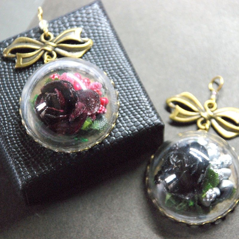 :: Cat Princess:: Glass Small World. Roses and Ribbons - Gothic - พวงกุญแจ - แก้ว สีดำ