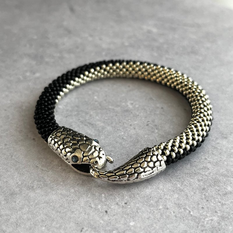 Snake Bracelet: black × silver - Bracelets - Glass 