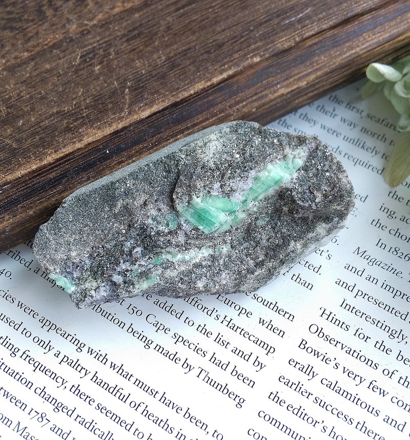 Emerald 雲南產地 祖母綠 螢石共生礦 天然礦石 原礦 - 擺飾/家飾品 - 其他材質 
