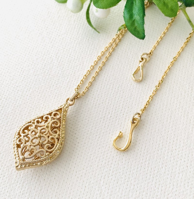 [Carving drop necklace] Carving charm necklace Japanese handmade - สร้อยคอ - วัสดุอื่นๆ สีทอง