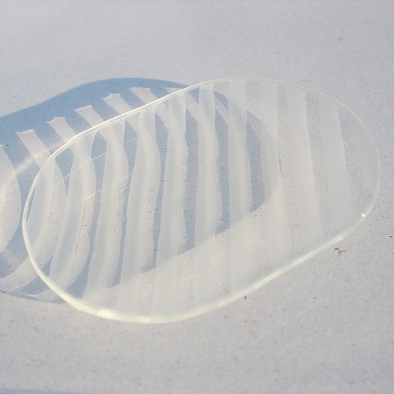 Transparent glass carved round long wide pattern on small dish