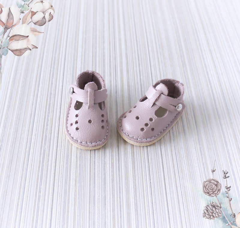 Paola Reina genuine leather strappy sandals, Dolls outfit, Lilac color shoes - ตุ๊กตา - หนังแท้ สีม่วง