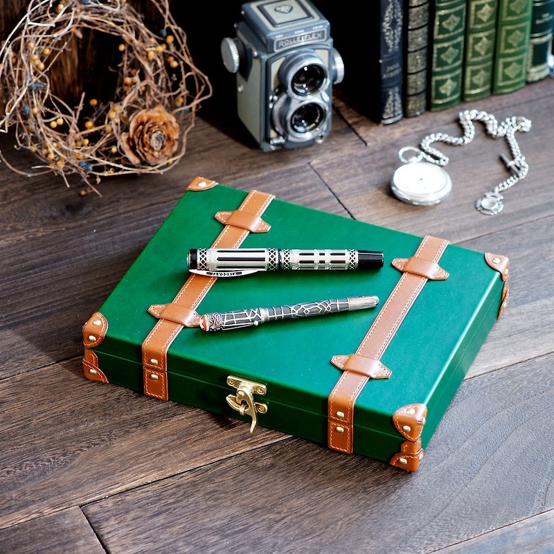 Classic trunk-like fountain pen case for 10 pieces, color order - กล่องดินสอ/ถุงดินสอ - หนังแท้ สีเขียว