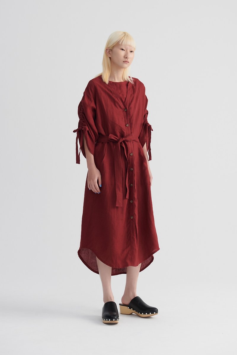 Shan Yong Lafit Burgundy Linen Drawstring Cardigan Dress - ชุดเดรส - ผ้าฝ้าย/ผ้าลินิน 