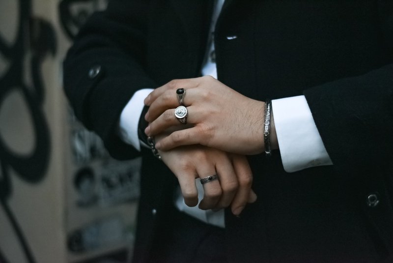 Outer Band Ring with Round Onyx 4 mm - 戒指 - 純銀 銀色