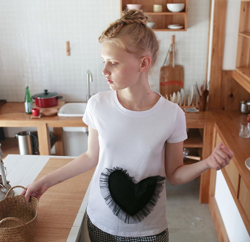 Lace black heart white cotton t-shirt T-shitr - imakokoni - เสื้อยืดผู้หญิง - ผ้าฝ้าย/ผ้าลินิน สีดำ